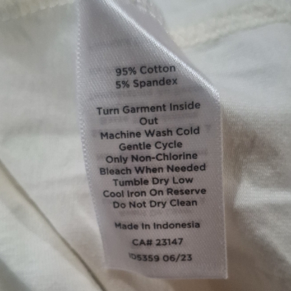 Talbots Women's White Tee with Gold Pineapple Design LP - Picture 7 of 7